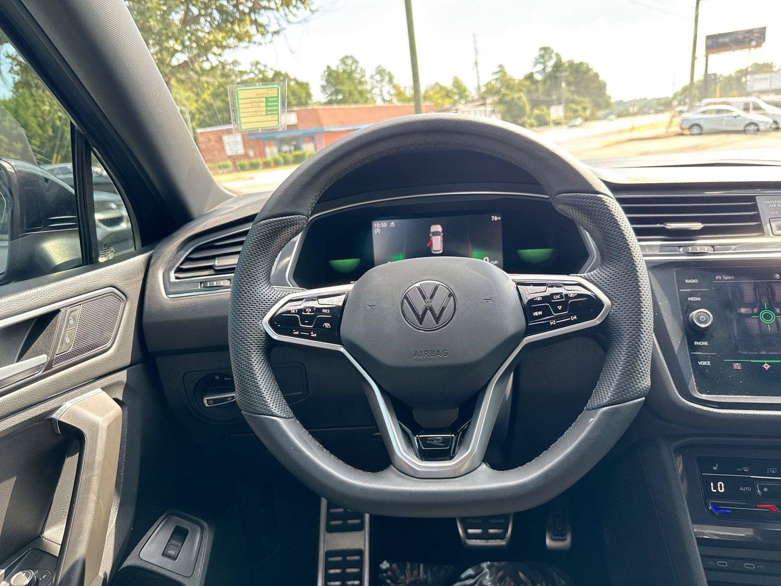Used 2022 Volkswagen Tiguan SE R-Line AWD/4WD image 6
