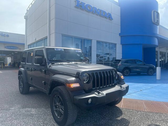 Used 2024 Jeep Wrangler Unlimited Sport AWD/4WD image 3