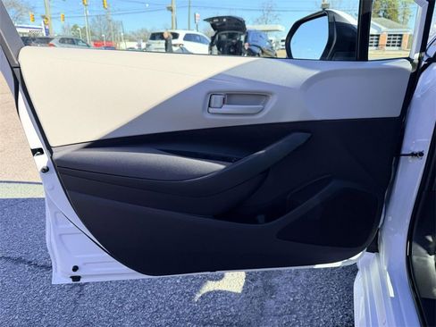 Used 2026 Toyota Corolla LE image 17