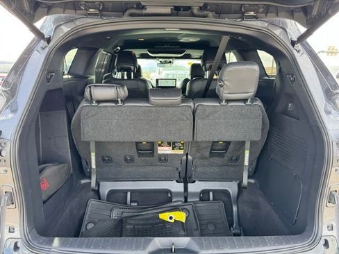 Used 2025 Toyota Sienna Platinum image 21