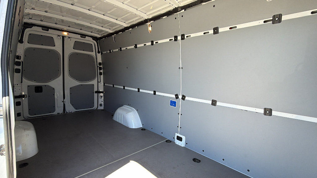 Used 2025 Mercedes-Benz Sprinter 2500 image 27