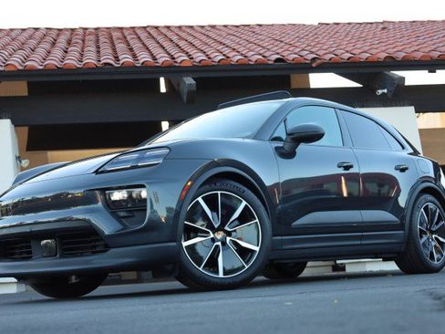 Used 2025 Porsche Macan 4 Electric AWD/4WD image 65