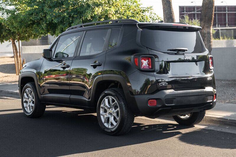 Used 2017 Jeep Renegade Latitude w/ Popular Equipment Group AWD/4WD image 3