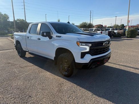 Used 2025 Chevrolet Silverado 1500 LT Trail Boss w/ LT Trail Boss Premium Package AWD/4WD image 3