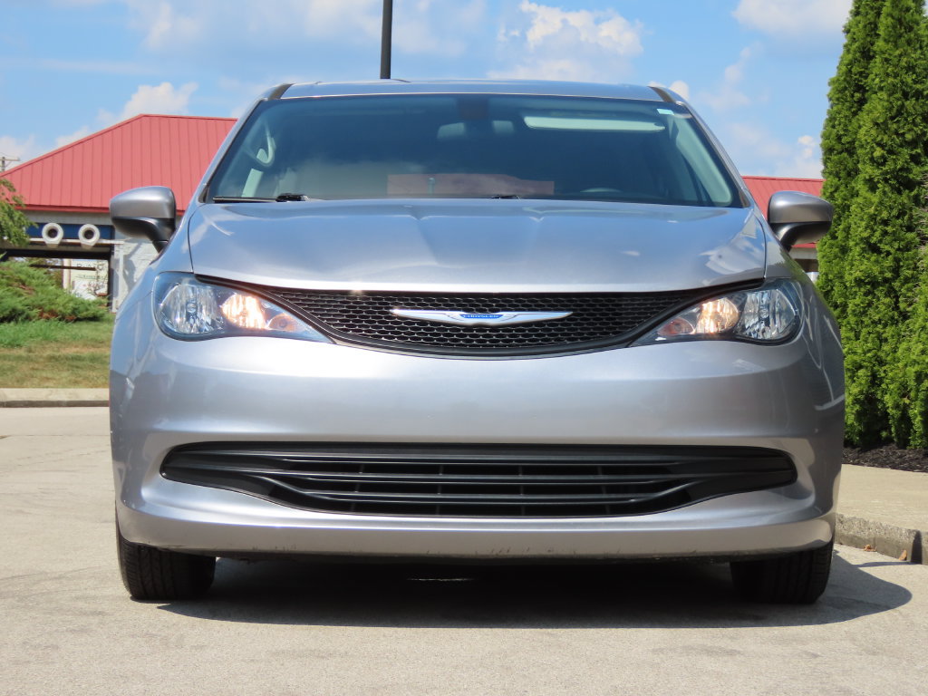 Used 2018 Chrysler Pacifica L FWD image 6