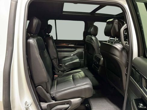 Used 2022 Jeep Wagoneer Series I w/ Premium Group I AWD/4WD image 27