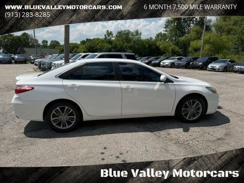 Used 2015 Toyota Camry SE FWD image 3
