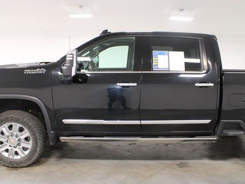 Used 2024 Chevrolet Silverado 2500 High Country w/ High Country Premium Package AWD/4WD image 6