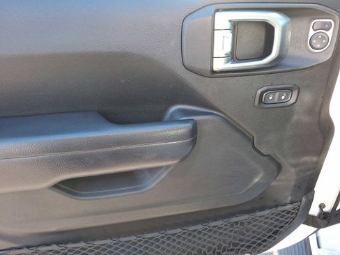 Used 2018 Jeep Wrangler Unlimited Sport S image 8