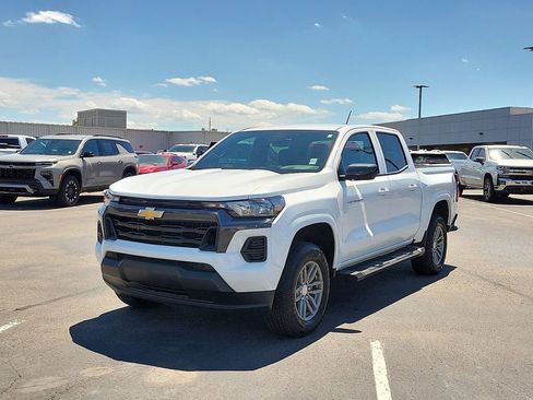 Used 2025 Chevrolet Colorado LT w/ Advanced Trailering Package RWD image 2