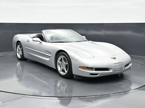 Used 2000 Chevrolet Corvette Convertible w/ Memory Pkg RWD image 4
