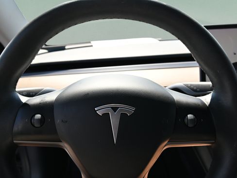 Used 2023 Tesla Model 3 Standard Range RWD image 31