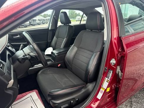 Used 2017 Toyota Camry SE w/ Moonroof Package FWD image 12