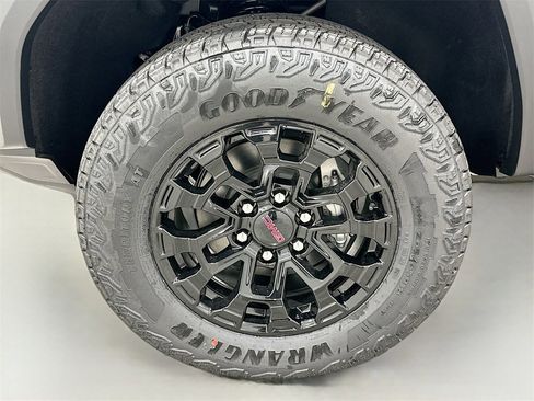 New 2026 GMC Canyon Elevation w/ Convenience Package image 32