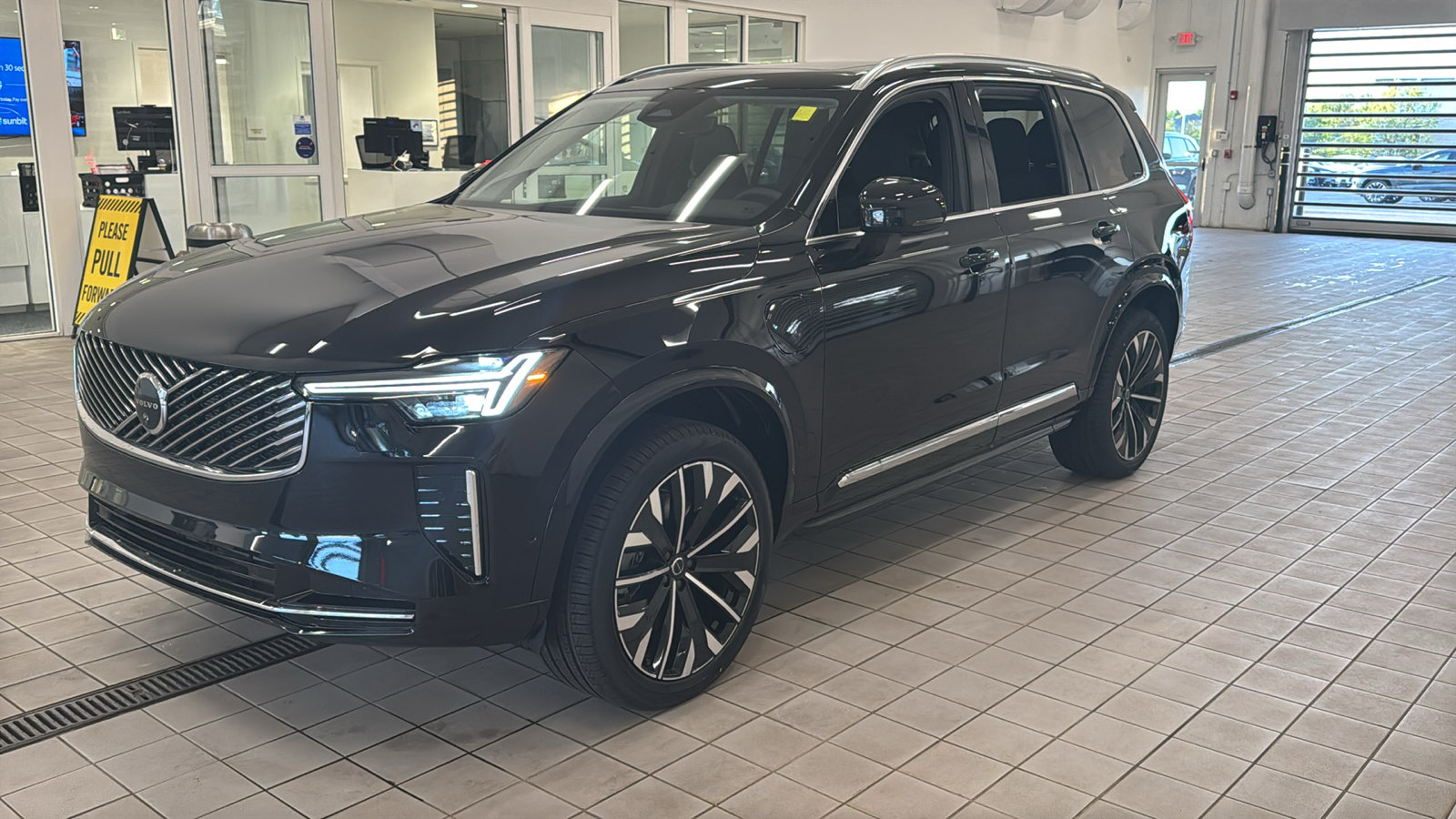 New 2026 Volvo XC90 T8 Plus w/ Protection Package Premier AWD/4WD image 9