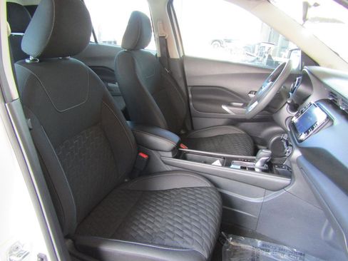Used 2021 Nissan Kicks SV FWD image 11