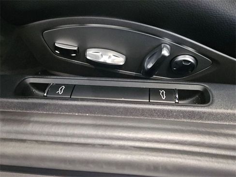 Used 2025 Porsche 718 Cayman Base image 18