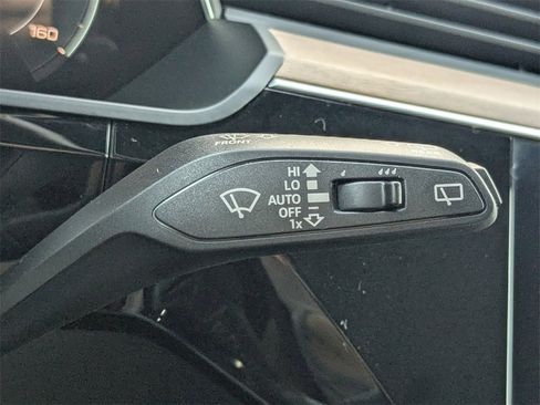 Used 2024 Audi Q8 e-tron Premium Plus w/ Premium Plus Package image 31