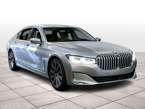 Used 2022 BMW 740i w/ Premium Package image 2