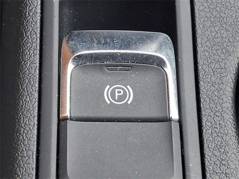 Used 2018 Audi Q3 2.0T Premium Plus w/ Premium Plus Package image 25