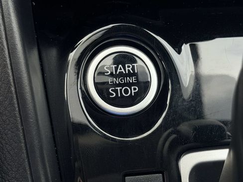 Used 2025 Nissan Versa SV FWD image 19