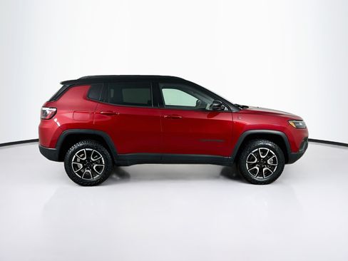 Used 2025 Jeep Compass Trailhawk AWD/4WD image 10