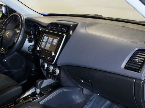 Used 2020 Mitsubishi Outlander Sport SE AWD/4WD image 32