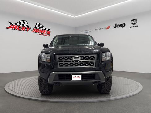 Used 2023 Nissan Frontier SV image 12