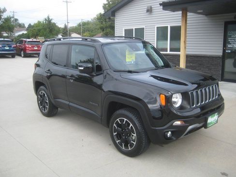 Used 2023 Jeep Renegade Latitude image 2