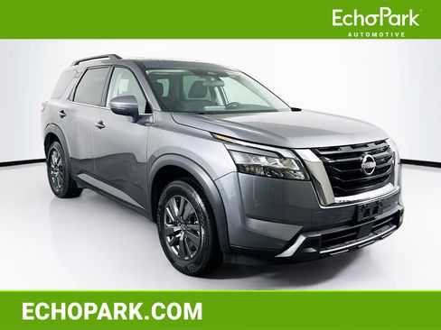 Used 2024 Nissan Pathfinder SV image 1