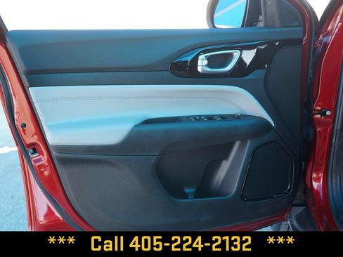 Used 2025 Jeep Compass Limited AWD/4WD image 16
