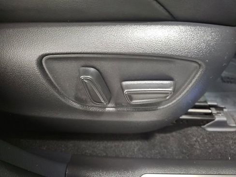 Used 2021 Toyota Venza Limited image 42