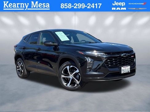 Used 2024 Chevrolet Trax RS w/ Driver Confidence Package FWD image 1