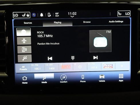 Used 2023 Chrysler Pacifica Touring-L FWD image 16
