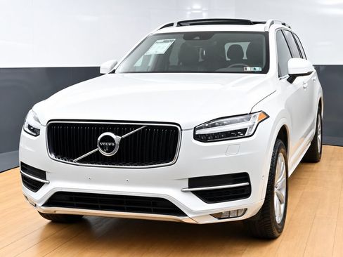 Used 2018 Volvo XC90 T6 Momentum w/ Convenience Package AWD/4WD image 5