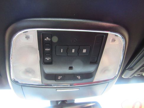 Used 2020 Dodge Charger Scat Pack w/ Dynamics Package RWD image 28