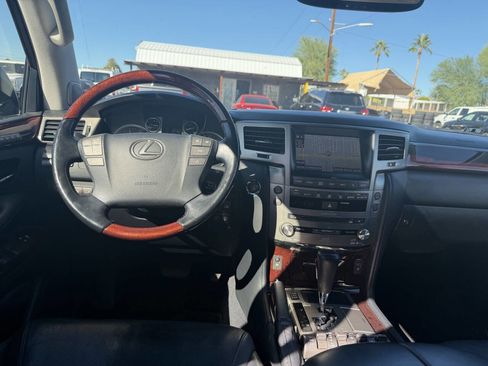 Used 2015 Lexus LX 570 4WD w/ Luxury Package image 15