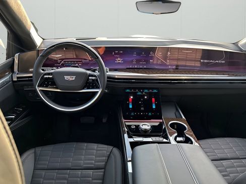 Certified 2025 Cadillac Escalade ESV Sport Platinum w/ LPO, ONYX Package image 23