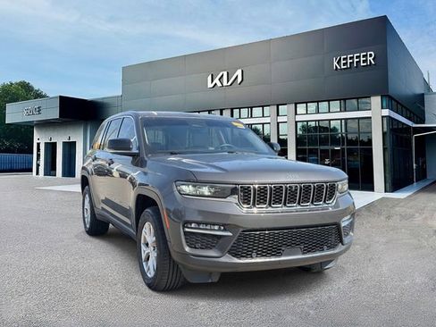 Used 2022 Jeep Grand Cherokee Limited w/ Luxury Tech Group II image 2