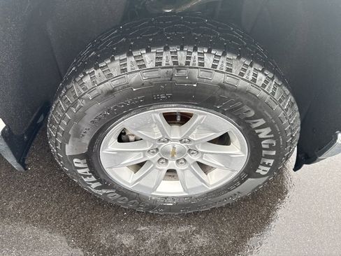 Used 2022 Chevrolet Silverado 1500 LT AWD/4WD image 14