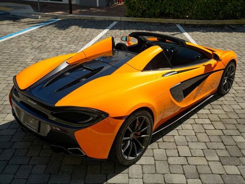 Used 2018 McLaren 570S Spider image 27