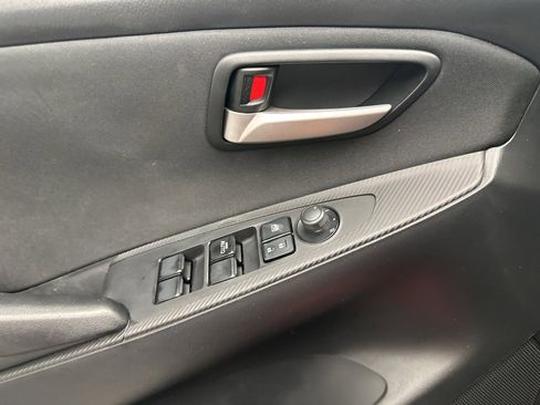 Used 2020 Toyota Yaris L image 24