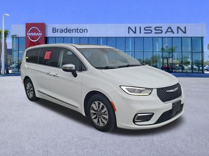 Used 2023 Chrysler Pacifica Limited