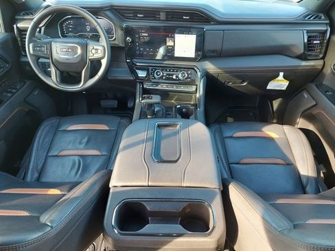 Used 2022 GMC Sierra 1500 AT4 w/ AT4 Preferred Package image 3
