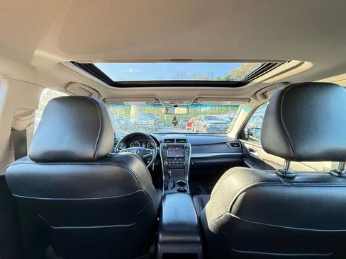 Used 2016 Toyota Camry SE w/ Moonroof Package FWD image 13