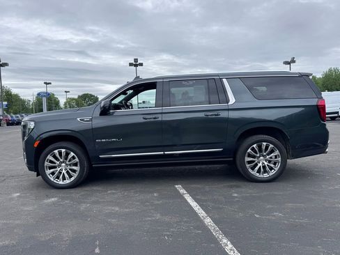 Used 2021 GMC Yukon XL Denali w/ Denali Premium Package AWD/4WD image 4