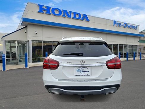 Used 2019 Mercedes-Benz GLA 250 4MATIC w/ Premium Package image 5
