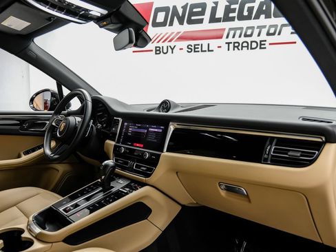 Used 2024 Porsche Macan AWD/4WD image 15