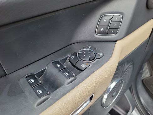 Certified 2024 Ford Expedition Limited image 18