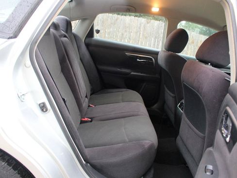 Used 2013 Nissan Altima 2.5 SV FWD image 32